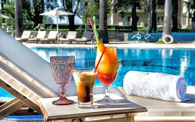 Corali Resort