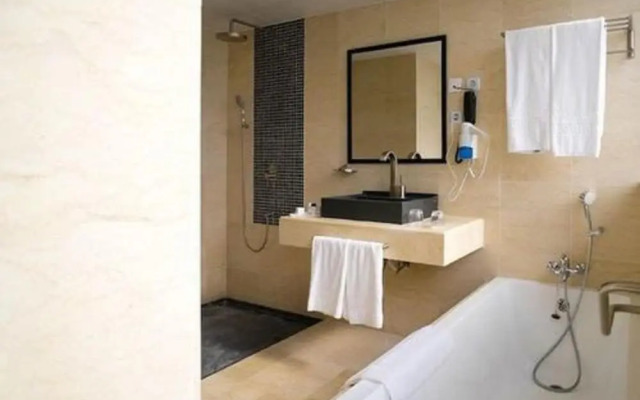 Golden Tulip Adef Oran