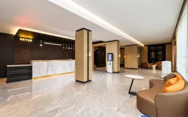 Heyue Hotel (Qitaihe Pedestrian Street)