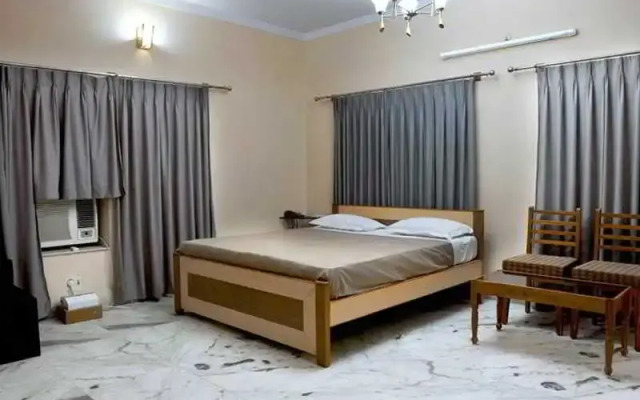 Taru Inn