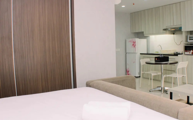 Big And Cozy Studio At Azalea Suites Apartment