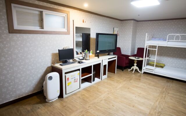 Ritz Hostel