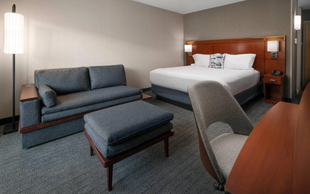 Courtyard by Marriott Bakersfield