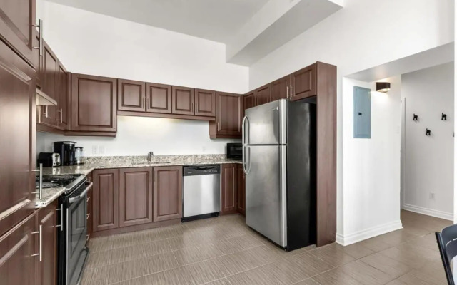 M11 The Simpsons Suite 3BR in The Heart of MTL