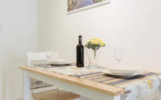 Cozy Flat in hip Koukaki