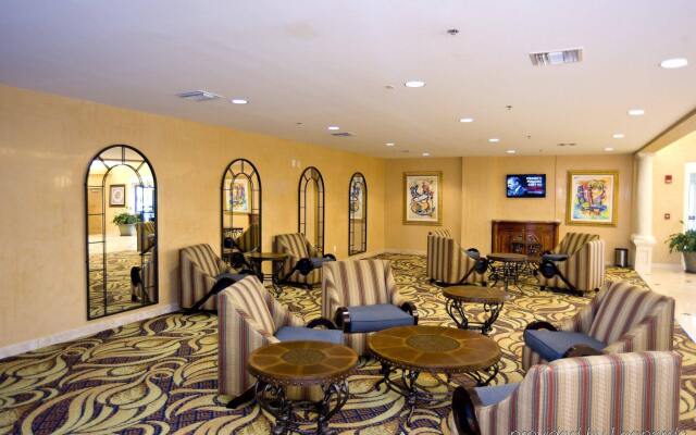 Radisson Suite Hotel Oceanfront