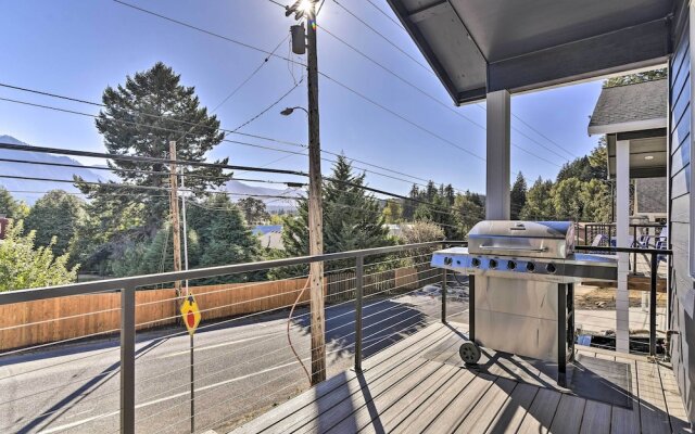 Stunning Stevenson Retreat w/ Mountain Views!