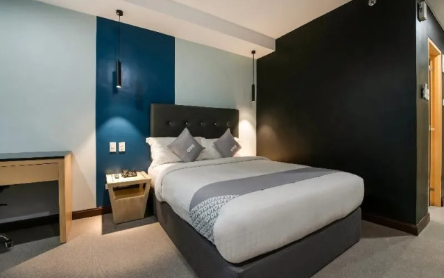 Oyo 207 Bay Area Suites Near Philippine General Hospital