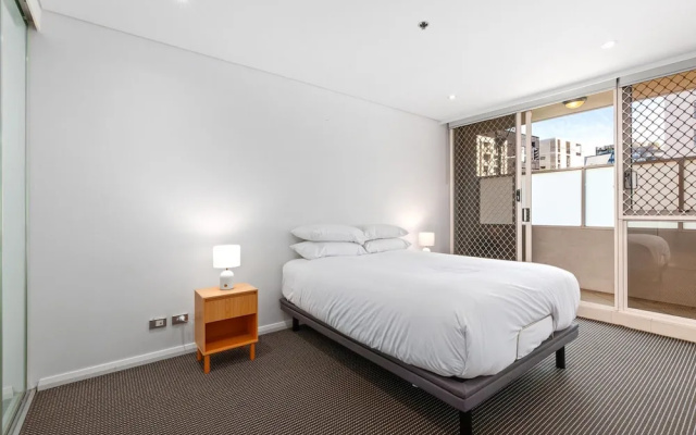 Inner-city Stay With Pool and Gym Access – Guest Rooms – Sydney