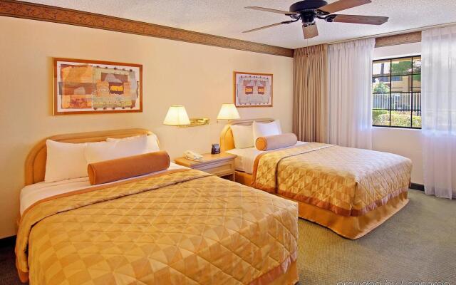 Embassy Suites Phoenix - North