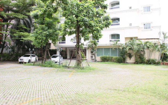 Romance Hotel Bangna (SHA Extra Plus)