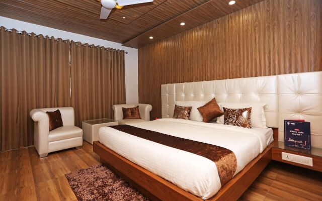 OYO 10076 Hotel Skylark