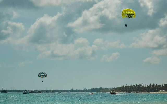 Los Corales Beach Village