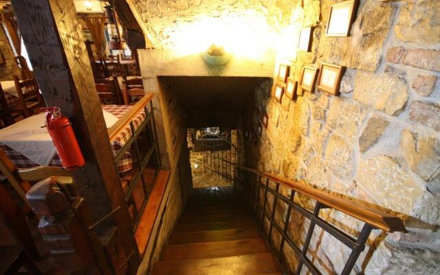 XIV Century rooms