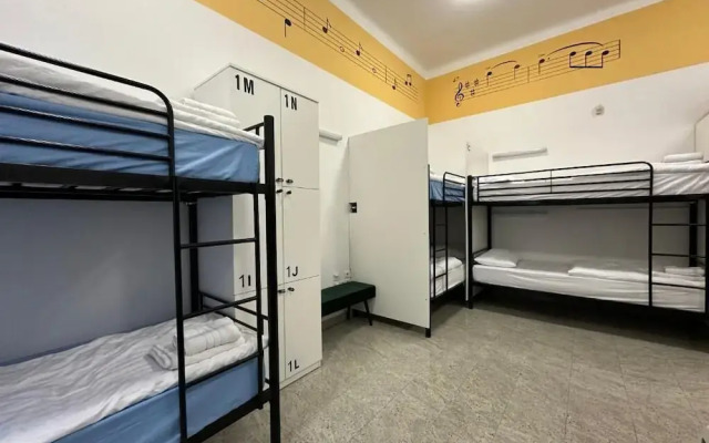 Hostel Opera