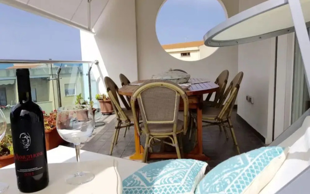 Oltremare apartment with large veranda for 6 people