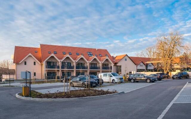 Kistücsök Food & Room