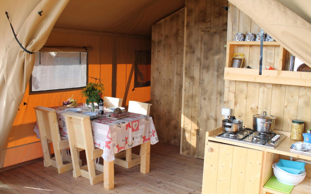 Beautiful tent lodge in Massignano with private terrace