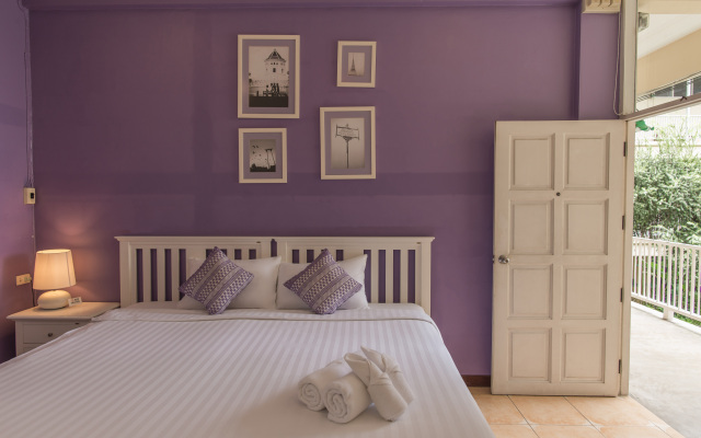 Feung Nakorn Balcony Rooms and Cafe