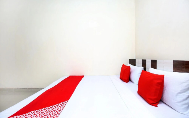 OYO 39957 Hotel HC King