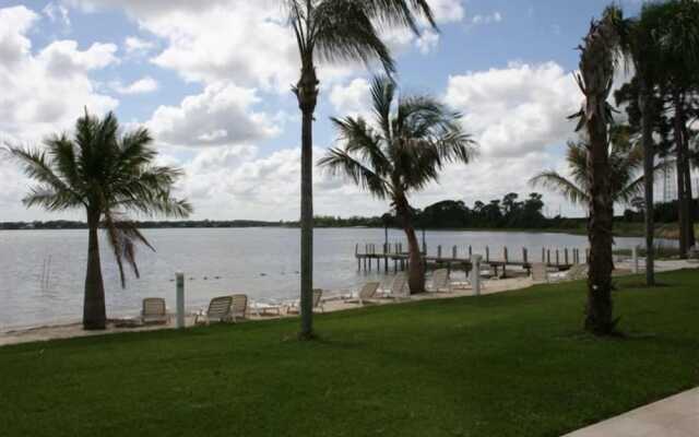 Lake Grassy Inn & Suites