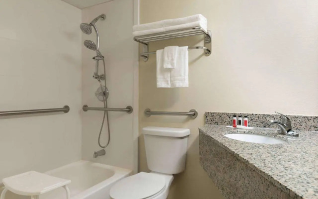 Baymont By Wyndham Florence Cincinnati