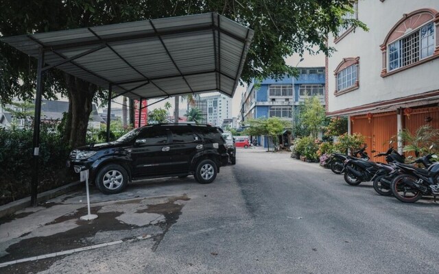 RedDoorz near Nagoya Hill Mall Batam 5