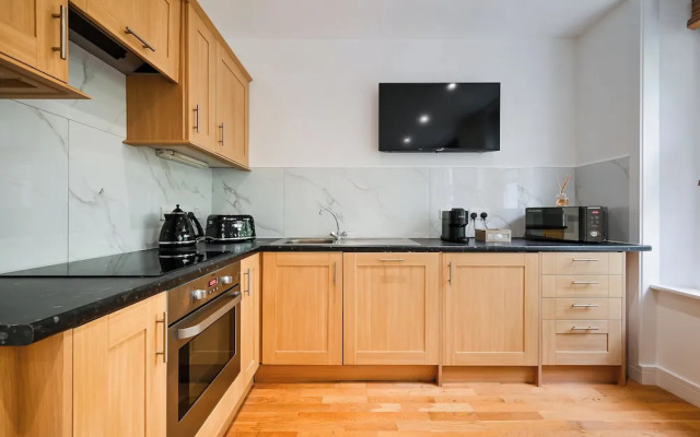 Avari Apartments – Gray’s Collection