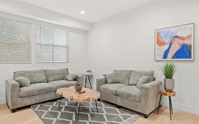 Not Affected by the Fire/modern 5BR Home With Parking, Near LA Attractions #4