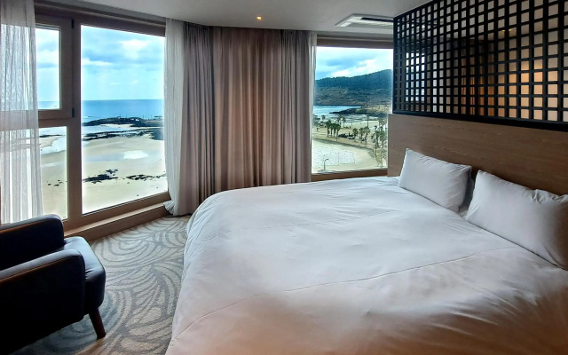 Artstay Hamdeok Beach Hotel