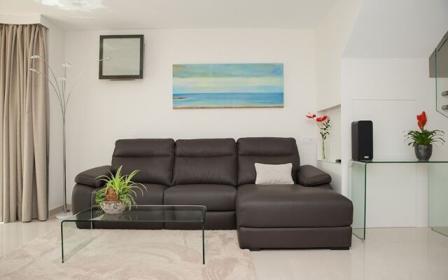 Luxury villa sea views by CanariasGetaway