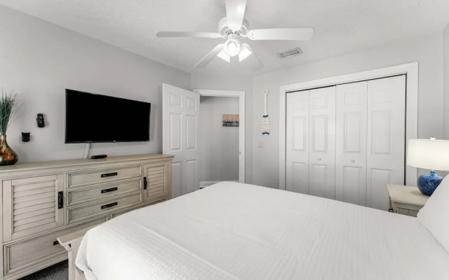 Palm Breeze Retreat Sleeps 10!