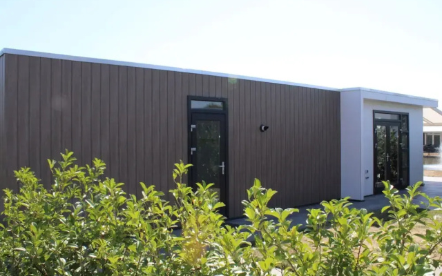 Modern Chalet With a Dishwasher in Lathum