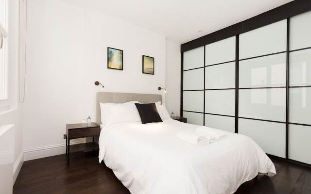 2 Bdr Queens Gardens by the Residences