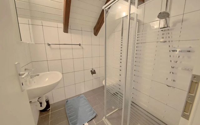 ZH Strawberry - Oerlikon Hitrental Apartment