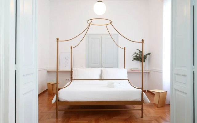 Live in Athens, Thiseio Historic House