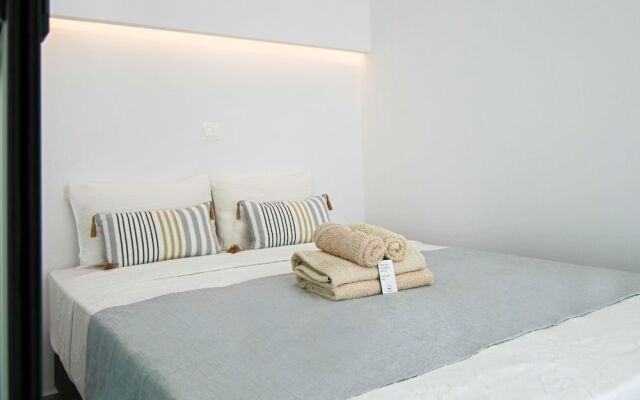 Phaedrus Living: Seaside Luxury Flat Athina 113