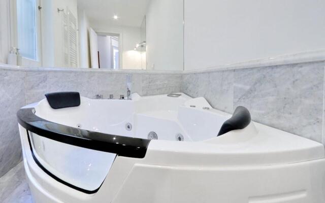 Prestigious Apartment Via Veneto