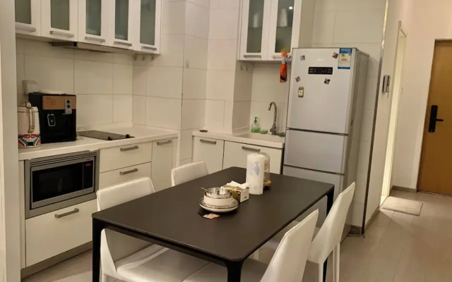 Beijing Furnished Apt with Queen bed