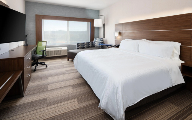 Holiday Inn Express & Suites Murrieta by IHG