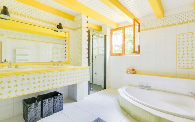 Holiday Home in Laluque with Terrace, Garden And Barbecue