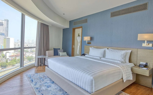 Lower Penthouse Unit in Acqua Residences