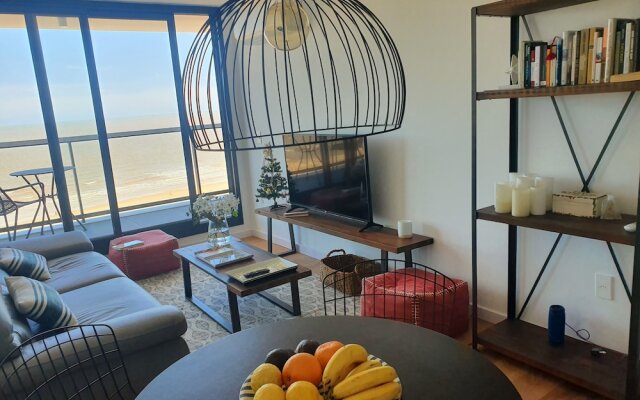 Modern Apartment First Line Beach, Montevideo UY
