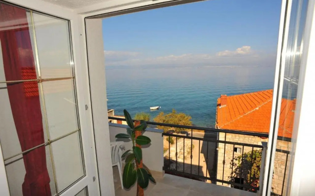 Apartment Suzi - 10 m from sea