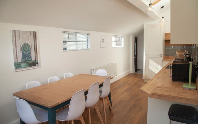 The Old Post Office - Bright & Modern 4bdr Townhouse With Private Garden