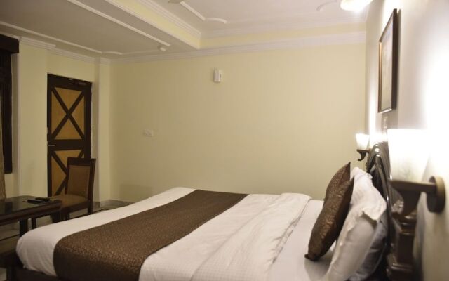 OYO 10432 Hotel Swaran Palace
