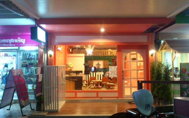 B Trio Guesthouse
