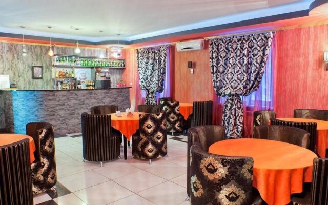 Noy Hotel