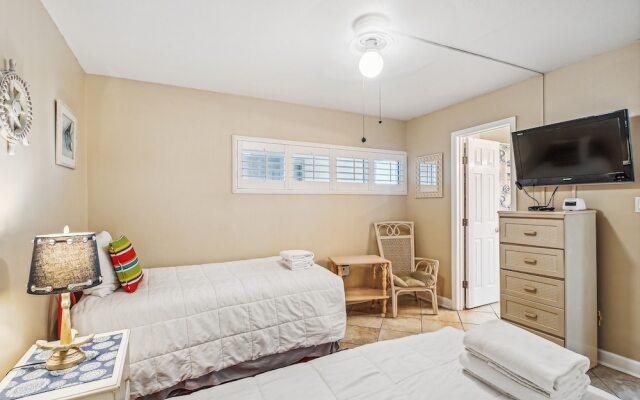 Holiday Surf & Racquet 614 2 Bedroom Condo by RedAwning