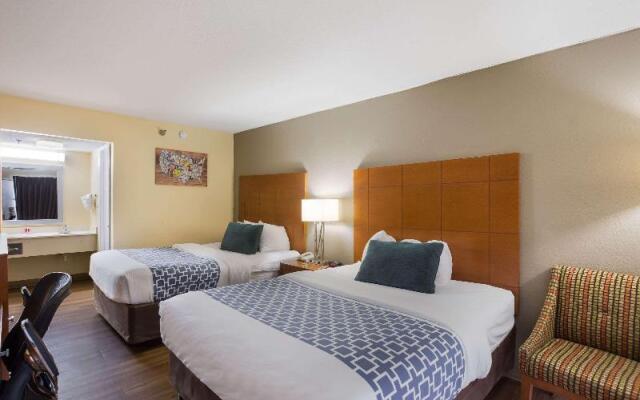 Econo Lodge Inn & Suites Hardeeville
